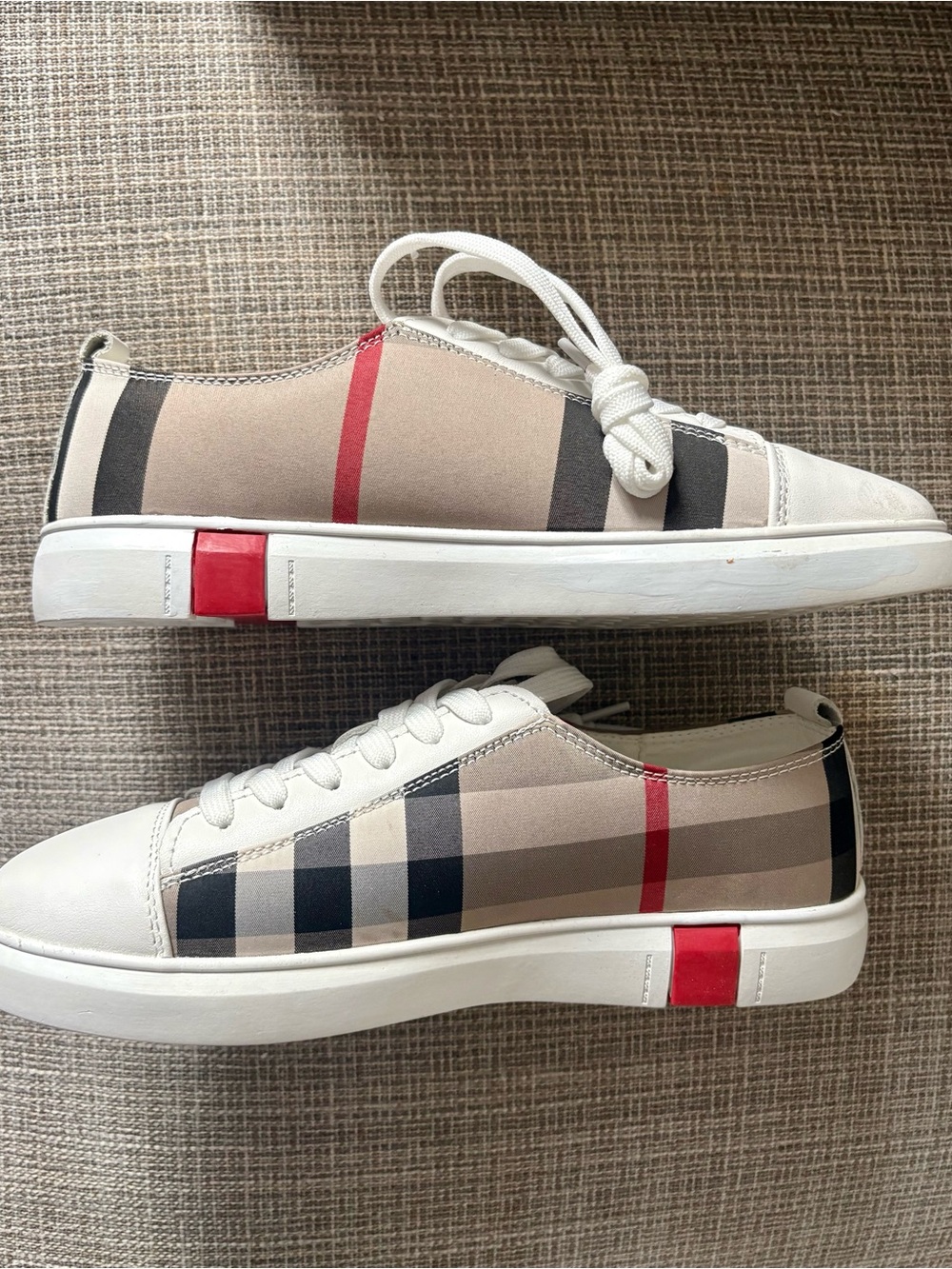 NWT Plaid Low-Top Sneakers with Red Accent (Burberry tartan pattern)